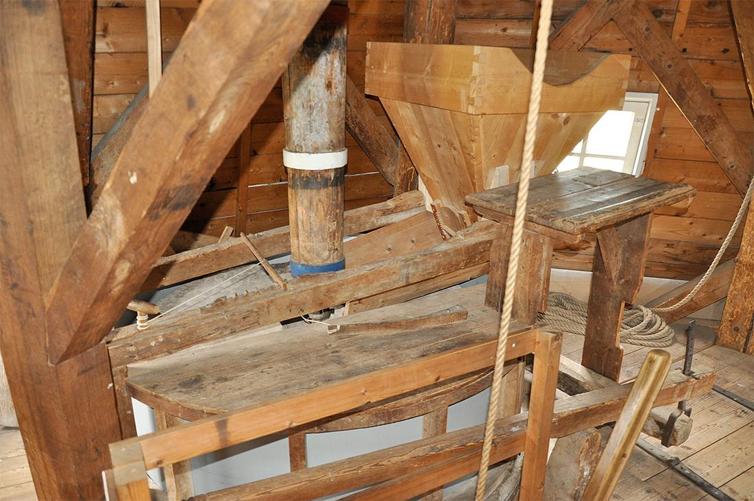 13, Molen 00686 Molen van Rolde (Rolde), Jesse Bergquist (9-7-2019)De kunststeen, maalvaardig. | Database Nederlandse molens