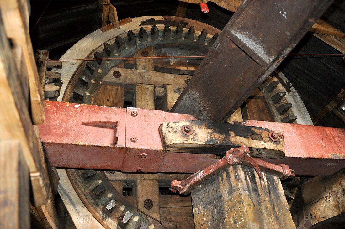 17, Molen 00686 Molen van Rolde (Rolde), Jesse Bergquist (9-7-2019)Het bovenwiel. De bonkelaar ontbreekt tijdelijk, omdat deze vernieuwd wordt.  | Database Nederlandse molens