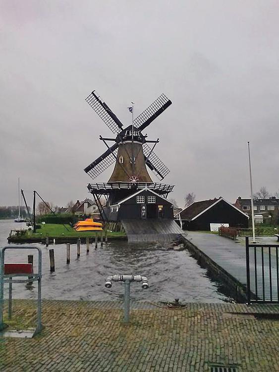 6, Molen 03294 a De Jager ( Woudsend / Wâldsein), De Jager malend tijdens guur weer.  Teake Visser (21-12-2013). | Database Nederlandse molens