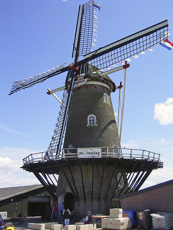2, Molen 01215 De Drie Waaien (Afferden), Jan de Wolf (2-6-2013) | Database Nederlandse molens