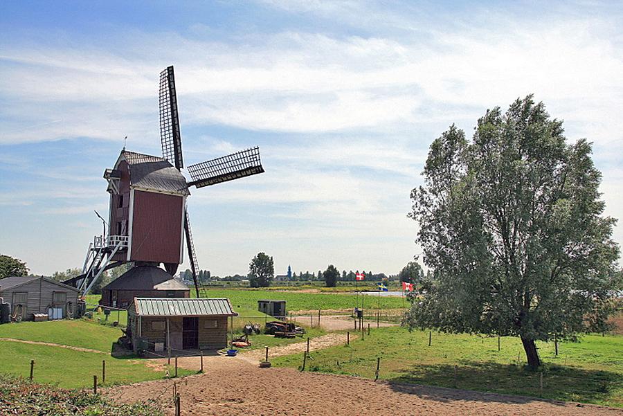 5, Molen 02477 Tot Voordeel en Genoegen (Alphen aan de Maas), John Scholte (27-6-2011) | Database Nederlandse molens
