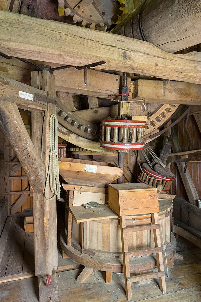 12, Molen 02477 Tot Voordeel en Genoegen (Alphen aan de Maas), Marcel van Nies (3-6-2018)Het tweede 17der koppel. | Database Nederlandse molens