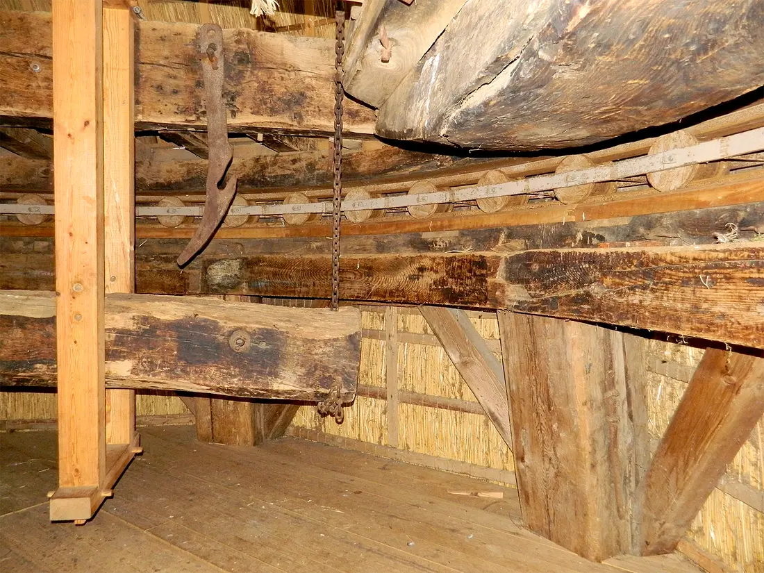 12, Molen 00092 De Hoop (Nijkerk-Appel), Vincent Mepschen (11-6-2022)Doordat de molen jarenlang een woning is geweest zijn de verdiepingen boven de woning vrijwel onaangeroerd gebleven door de jaren heen. | Database Nederlandse molens