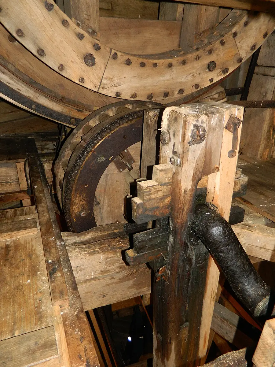 12, Molen 06403-1 Mijn Genoegen (Arnhem), Vincent Mepschen (10-4-2022)Krukas met bovenschijfloop, het bovenwiel is uitgevoerd als varkenswiel. | Database Nederlandse molens