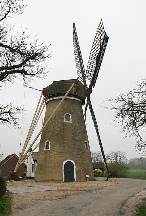 3, Molen 00250 De Vrijheid (Beesd), John Scholte (17-4-2013) | Database Nederlandse molens
