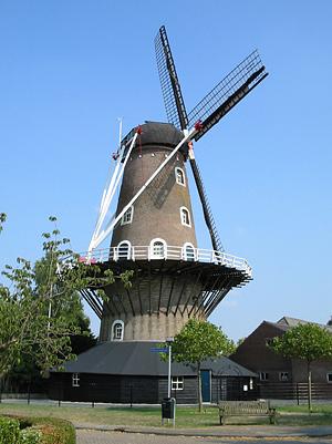 2, Molen 02775 De Wielewaal (Beneden-Leeuwen), Rob Pols (20-7-2006). | Database Nederlandse molens