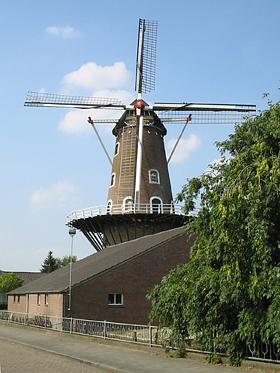 3, Molen 02775 De Wielewaal (Beneden-Leeuwen), Rob Pols (20-7-2006). | Database Nederlandse molens