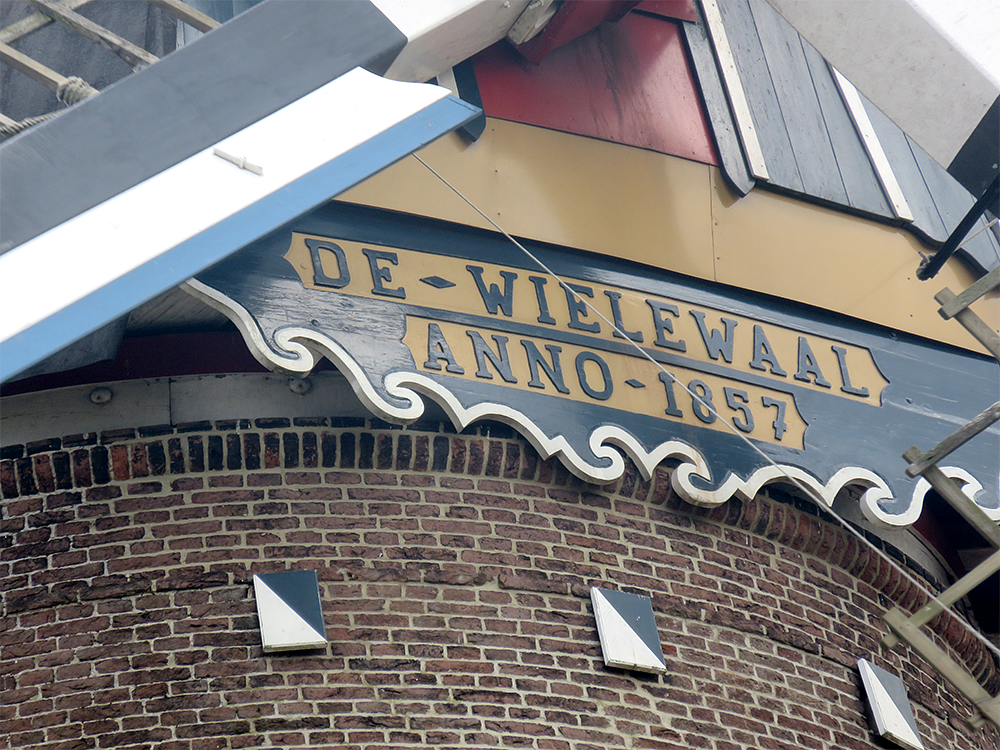5, Molen 02775 De Wielewaal (Beneden-Leeuwen), William Bouter (4-6-2017) | Database Nederlandse molens