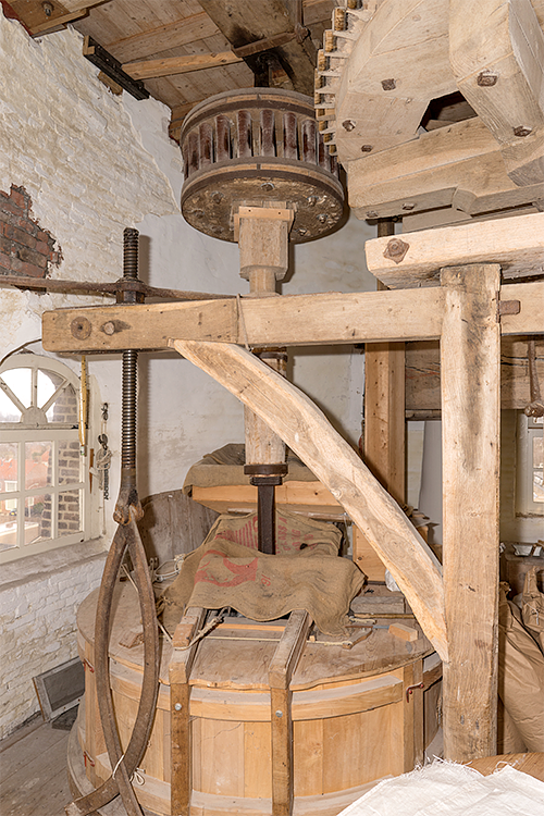 10, Molen 02775 De Wielewaal (Beneden-Leeuwen), Marcel van Nies (11-12-2016) | Database Nederlandse molens