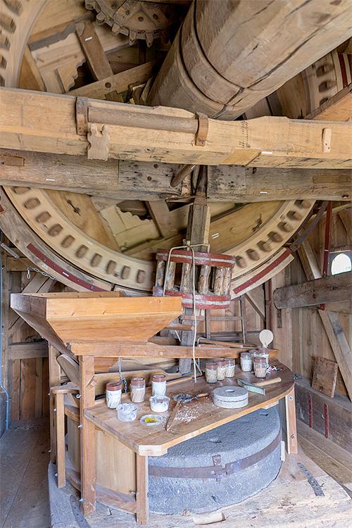 8, Molen 02573 De Haag (Beuningen), Marcel van Nies (20-8-2016). Koppel 16der blauwe stenen. | Database Nederlandse molens