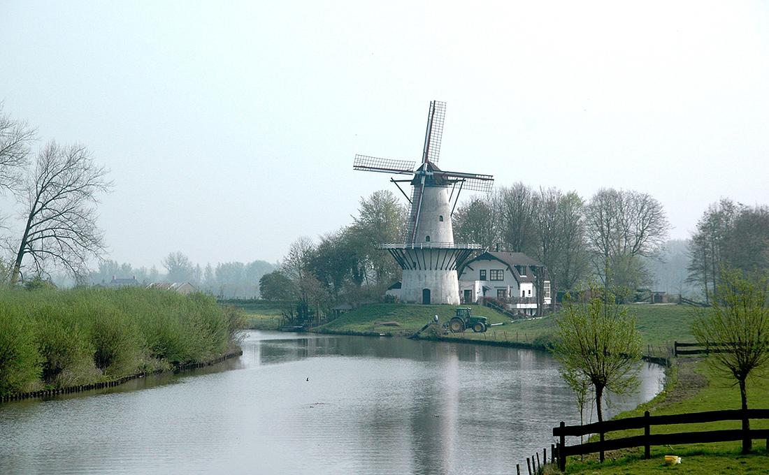 1, Molen 04921 De Vlinder (Deil), René Speur (17-4-2011) | Database Nederlandse molens