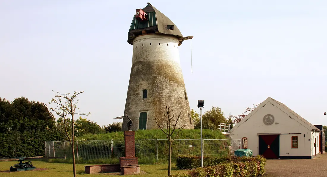 8, Molen 02506 De Deen (Luyksgestel), Denis Van Cronenburg (15-05-2010)&nbsp; | Database Nederlandse molens