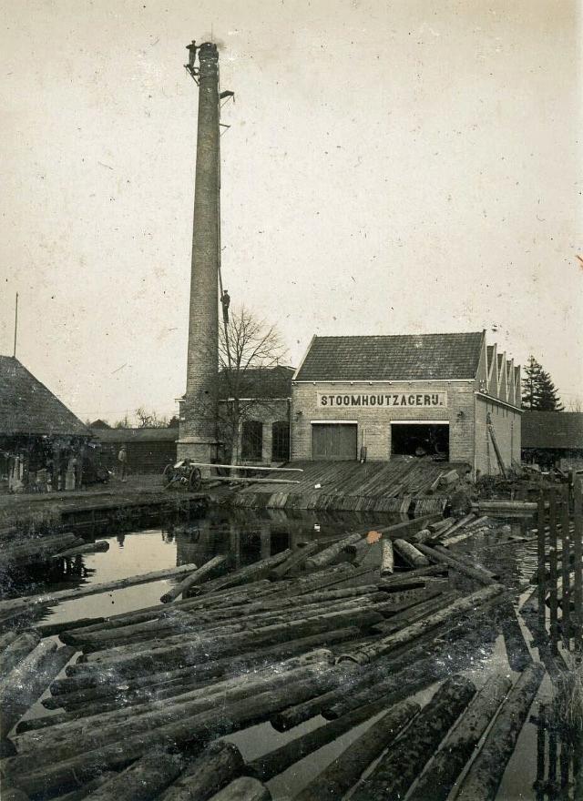 3, Molen 00687 a Molen van Westra van Holthe / De Soldaat (Assen), Stoomhoutzagerij van Westra van Holthe en Ebbinge in Assen. opname 1920-1930, collectie Drents Archief | Database Nederlandse molens