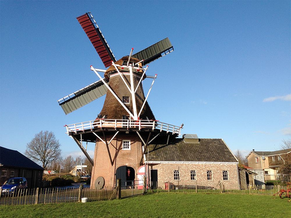 3, Molen 03261 Koartwâld / Feanstermoune (Surhuisterveen / Surhústerfean), Edo Werkman (28-11-2015) | Database Nederlandse molens