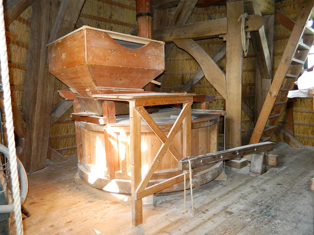 10, Molen 03261 Koartwâld / Feanstermoune (Surhuisterveen / Surhústerfean), Vincent Mepschen (20-6-2021)Maalkoppel. | Database Nederlandse molens