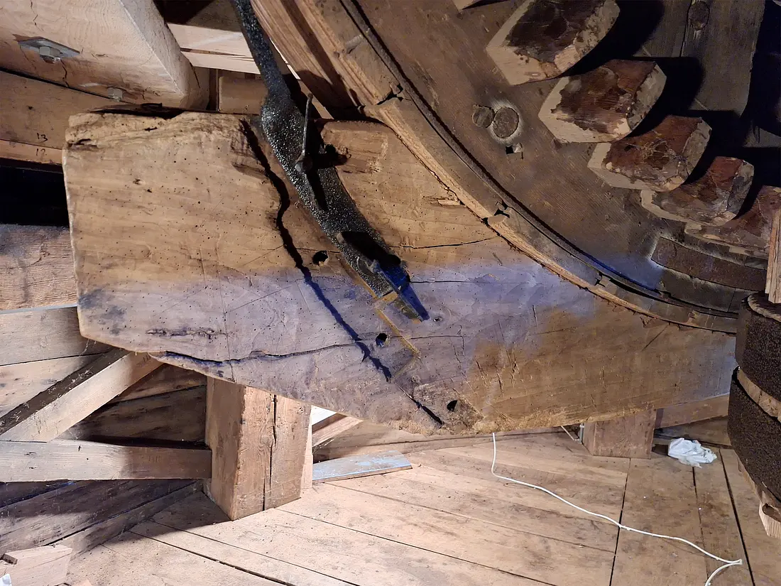 17, Molen 02715 De Hoop (Almelo), Jay Verkerk (17-01-2026)&nbsp;Een fors buikstuk! | Database Nederlandse molens