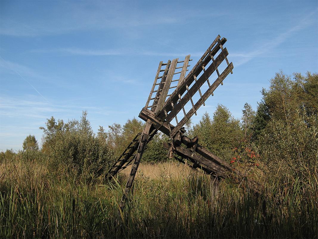 3, Molen 10222 (Tjasker bij De Deelen) (Luinjeberd), Jacob Bijlstra (5-10-2018)Vrijwel geen windvang door bomen en struiken in de omgeving. | Database Nederlandse molens