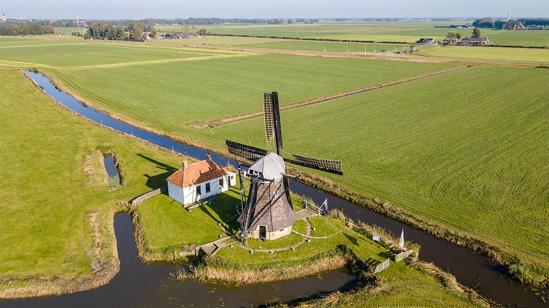 6, Molen 01439 Babuurster molen / Beabuorster Mole (Tjerkwerd / Tsjerkwert), Ronald Schulte (9-10-2021)Deze opname van de draaiende molen is gemaakt tijdens de 'Friese Molendag 2021'. | Database Nederlandse molens