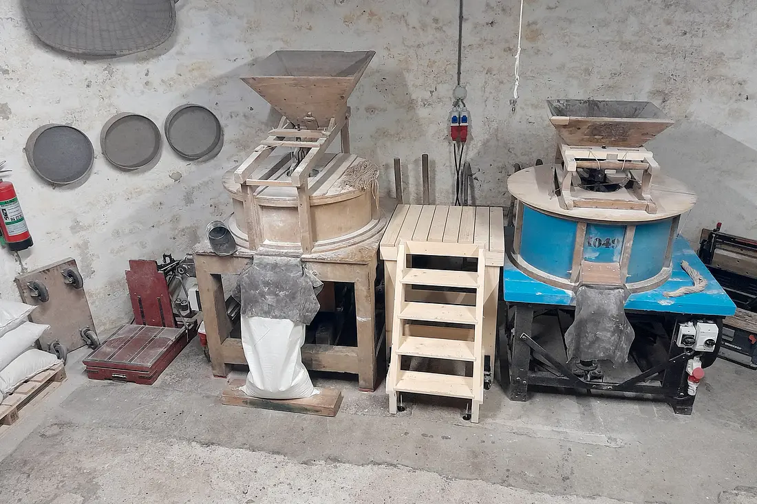 10, Molen 01583 De Volksvriend (Liessel), Hans Verbeek (23-01-2026)&nbsp;Na herinrichting van de "invaart" zijn 2 boeren maalkoppels geplaatst, maalvaardig. | Database Nederlandse molens