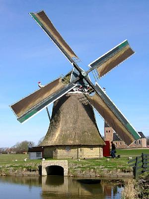 3, Molen 03048 De Victor (Wanswerd / Wânswert), S. de Jong (15-4-2006). De wateruitloop, hier nog zonder de vleugels, maar die gaan later weer terugkomen. | Database Nederlandse molens