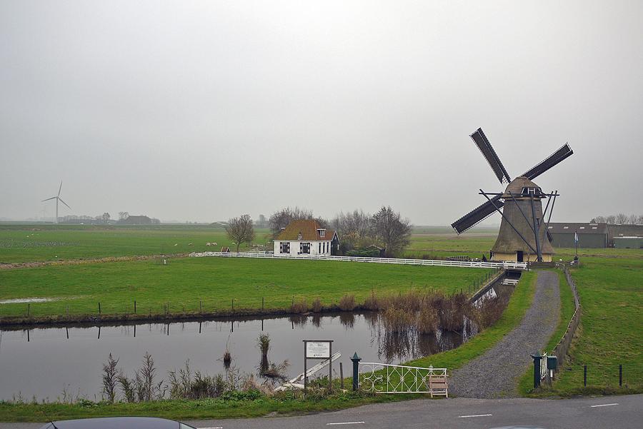 5, Molen 03164 De Nijlânnermolen (Workum / Warkum), Matthieu Hoogduin (30-11-2014)De molen in zijn omgeving. | Database Nederlandse molens