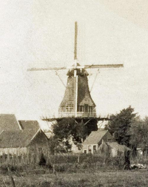 Molen 02752 De Volharding / Molen van de Alg. Centr. Bankver. v /d Middenstand te Amsterdam (Beilen), deel van foto, collectie DHM | Database Nederlandse molens