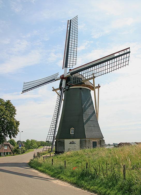 Molen 00382 Gebr. Remmerde (Nederhemert), Ton Koorevaar (3-7-2012). | Database Nederlandse molens
