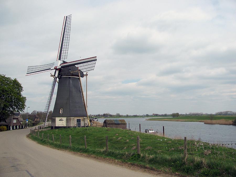 5, Molen 00382 Gebr. Remmerde (Nederhemert), Piet Glasbergen (8-4-2012). | Database Nederlandse molens