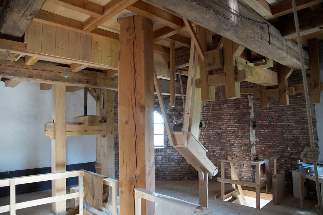 9, Molen 01245 De Hoop (Oldebroek), Matthieu Hoogduin (17-4-2017)Dit is een foto van de eerste zolder. | Database Nederlandse molens