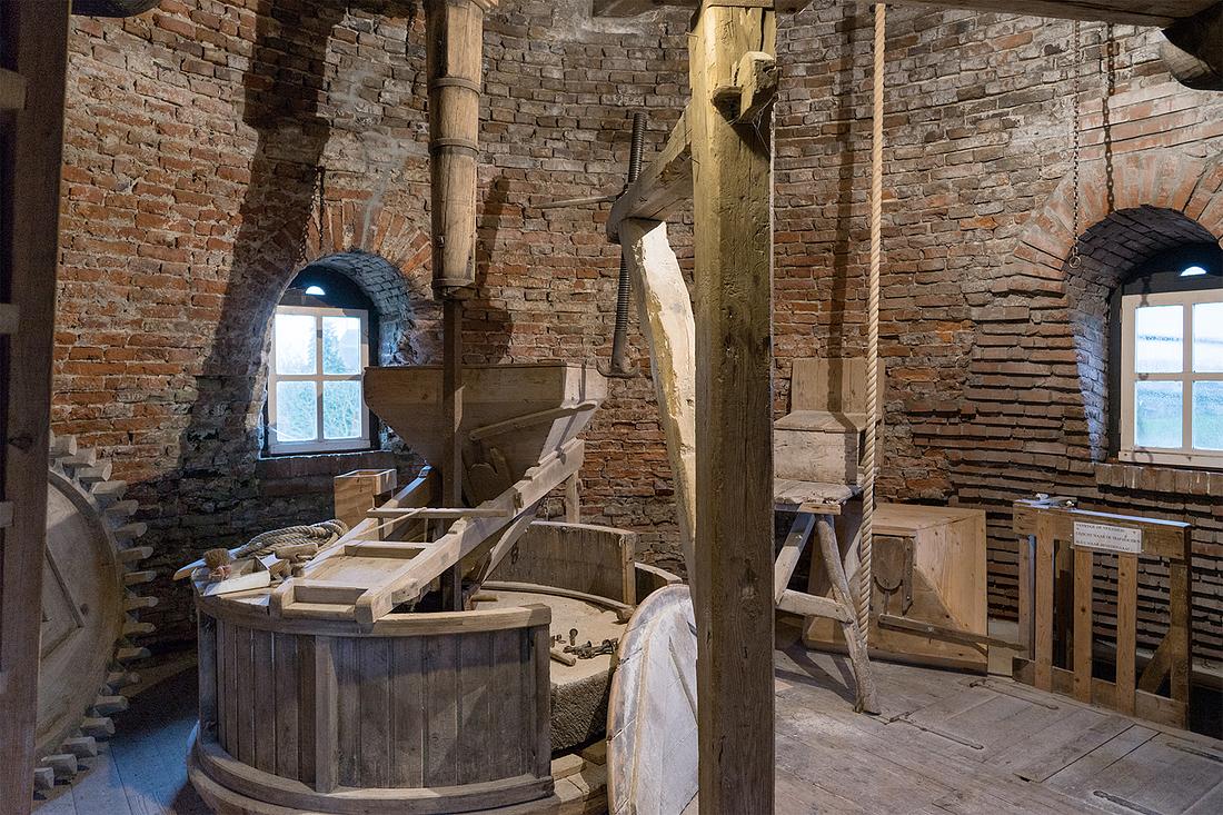 12, Molen 00903 De Piepermolen (Rekken), Marcel van Nies (4-1-2020)De loper is groter dan de ligger. beide ook kleiner dan een 16der. Dit koppel is niet maalvaardig. | Database Nederlandse molens