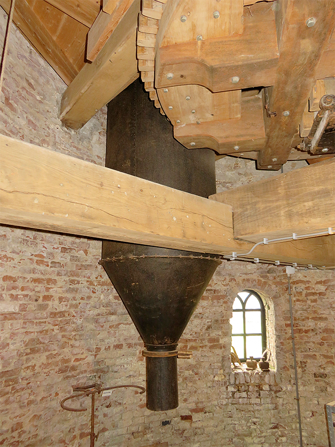 16, Molen 03104 e Düffels Möll (Stokkum), William Bouter (29-12-2017)De mengketel uit 1937.  | Database Nederlandse molens