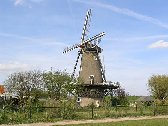 3, Molen 02660 De Bol (Varik), W. Jans (27-4-2008). De molen voor de verhoging, duidelijk ook in minder goede staat. | Database Nederlandse molens