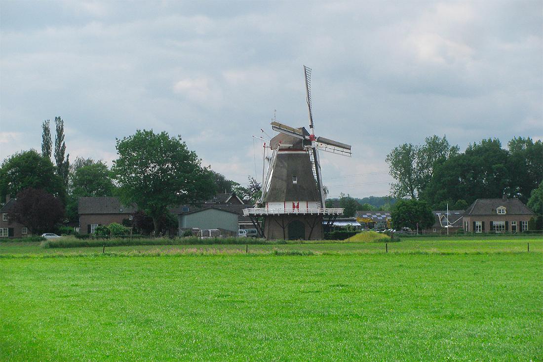 1, Molen 00405 De Zwaan (Voorst), Piet Glasbergen (2-6-12) | Database Nederlandse molens