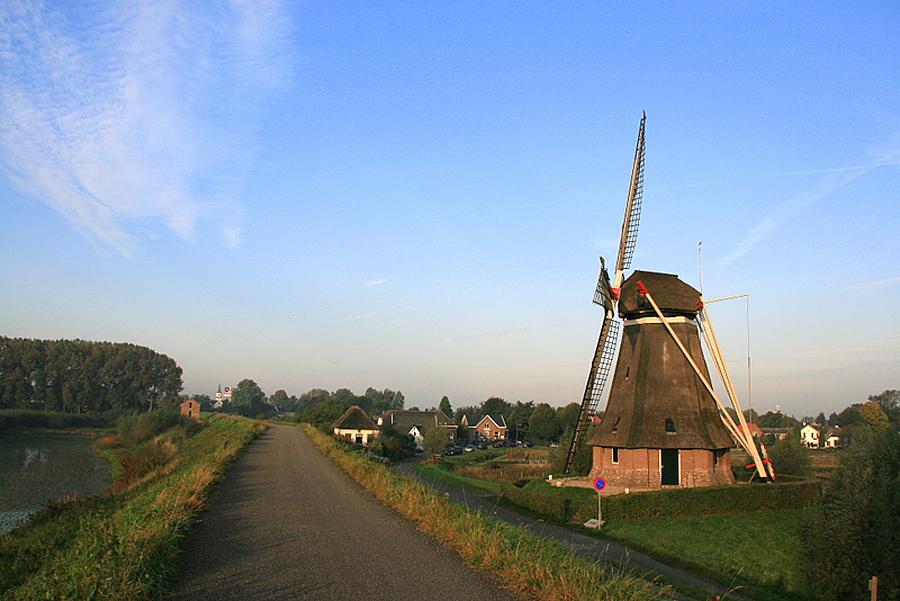 4, Molen 01545 (Naamloos) (Waardenburg), John Scholte (3-10-2011) | Database Nederlandse molens