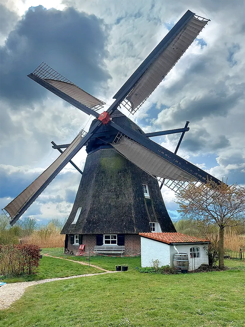 Molen 10674 (poldermolen) (Ophemert (vh. Wadenoijen)), Jesse Bergquist (2-4-2022) | Database Nederlandse molens