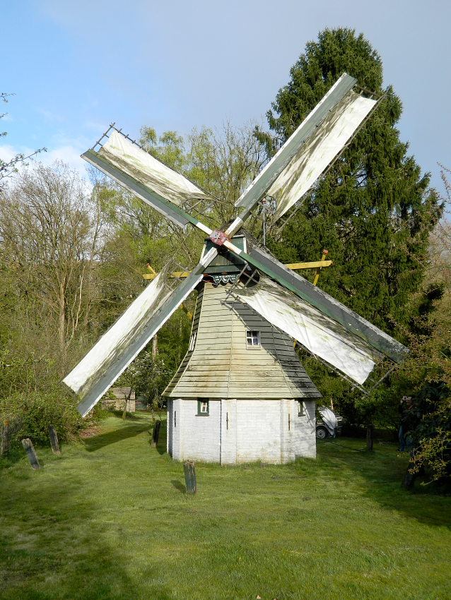 1, Molen 06907 v bis De Wielewaal (Wapenveld), Vincent Mepschen (17-4-2017)Totaal onverwacht en na jaren stilstand draait molen de Wielewaal tijdens de 1e IJsselse Molendag op 17 april 2017. | Database Nederlandse molens