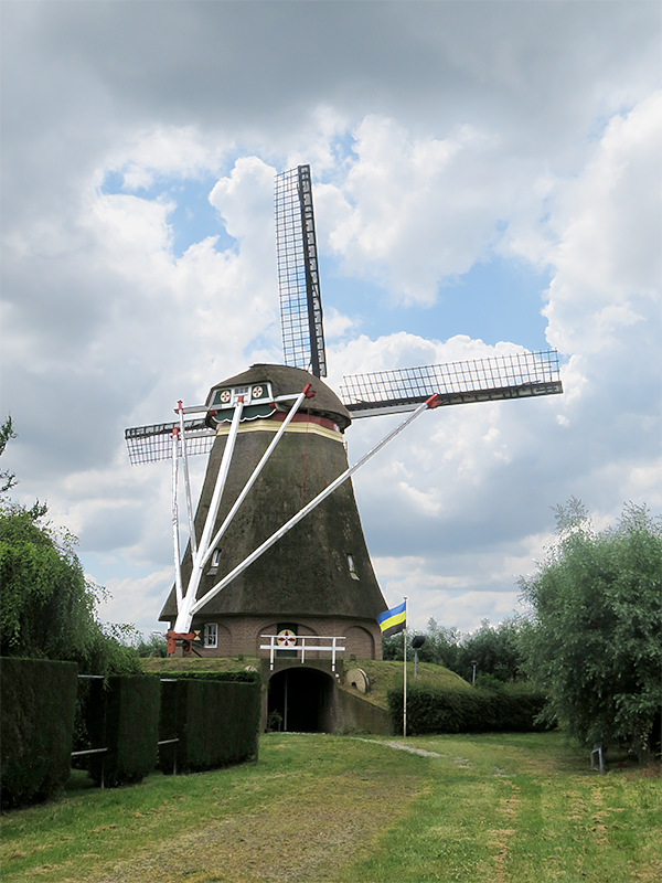 2, Molen 12590 Beatrixmolen (Winssen), William Bouter (4-6-2017) | Database Nederlandse molens