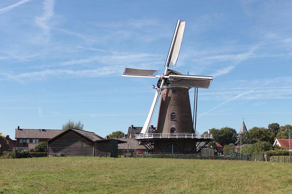 1, Molen 01921 De Hoop (Garderen), Frits Kruishaar (18-8-2012). | Database Nederlandse molens