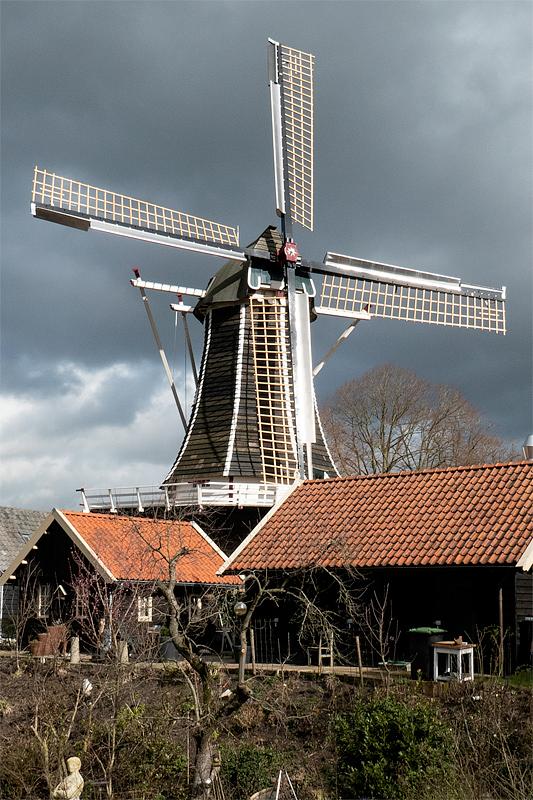 Molen 01836 De Fortuin (Hattem), Bob Siemonsma (4-3-2019)De foto is gemaakt kort nadat De Fortuin voorzien is van een nieuw gevlucht met Van Busselneuzen. | Database Nederlandse molens