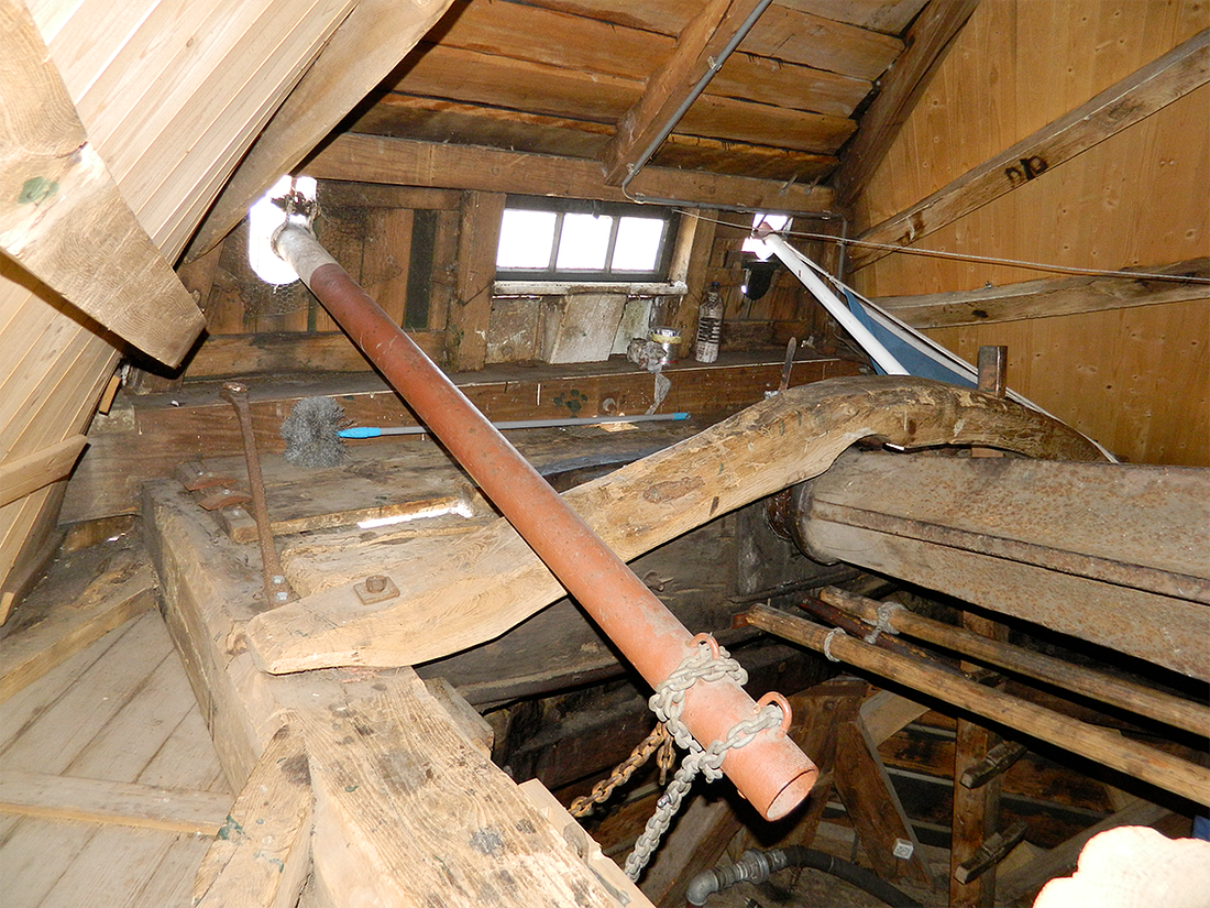 18, Molen 01836 De Fortuin (Hattem), Vincent Mepschen (24-3-2017)Let op de houten springbeugel! | Database Nederlandse molens