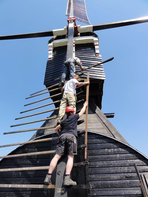 6, Molen 00843 Achterste Molen / Laaglandse Molen (Hellouw), Jaap Verweij (11-6-2015)Ophekken. | Database Nederlandse molens
