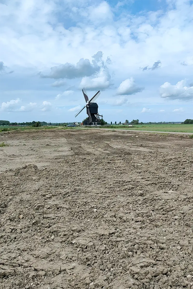 5, Molen 00844 Voorste Molen / Hooglandse Molen (Hellouw), Tim Dreessen (30-7-2023)De molen weer volledig vrijstaand vanuit het zuidwesten, nadat hoge beplanting hier is gerooid. | Database Nederlandse molens