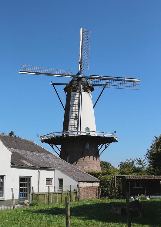 Molen 02660 e Op Hoop Van Beter (Ingen), Theo van Hest (25-8-2014) | Database Nederlandse molens