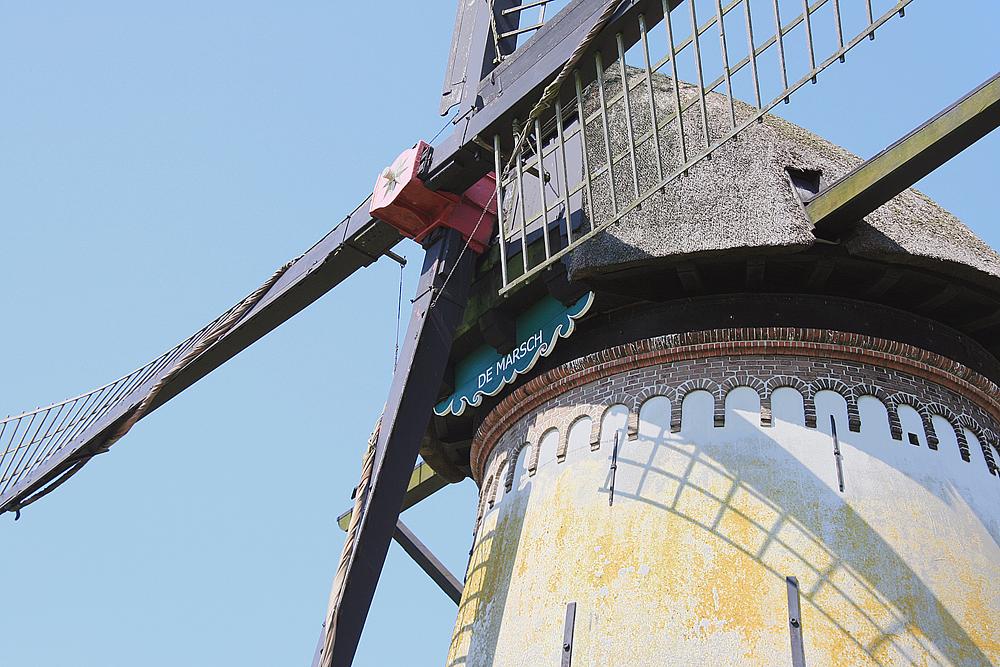 5, Molen 02661 De Marsch (Lienden), Ton Koorevaar (25-7-2012).Wiekenkruis en de fraai afgewerkte bovenkant van de romp.  | Database Nederlandse molens