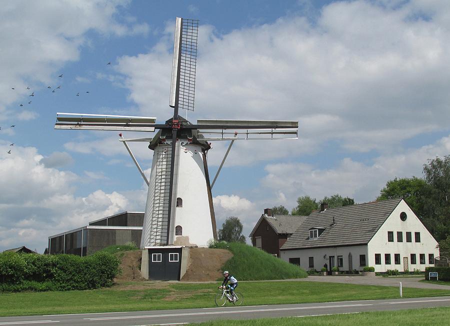 1, Molen 00865 De Korenbloem (Loil), Piet Glasbergen (24-5-2013). | Database Nederlandse molens