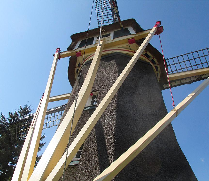 8, Molen 00095 De Hoop (Lunteren), Piet Glasbergen (1-5-2016)Let op de gebogen staartbalk. | Database Nederlandse molens