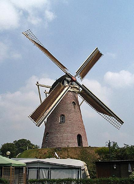 Molen 00895 Sevinkmolen / De Zorg (Meddo), Nynke Vellinga (19-8-2005). | Database Nederlandse molens