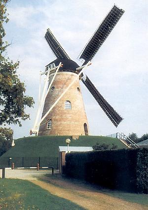 4, Molen 00895 Sevinkmolen / De Zorg (Meddo), André  Nibbelink (tevens ansichtkaart). | Database Nederlandse molens