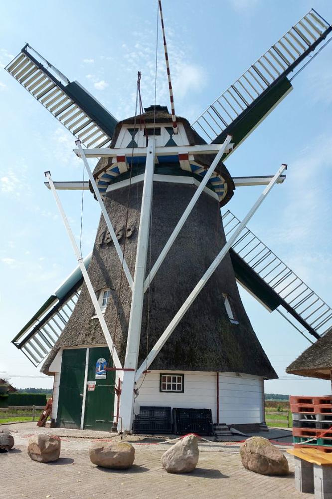 2, Molen 00655 De Hoop (Kropswolde), Pieter Zuijkerbuijk (30-8-2016)De molen nog met de zelfzwichting en de fokken. | Database Nederlandse molens