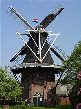 2, Molen 00448 De Stormvogel (Loppersum), Harmannus Noot (30-4-2005). | Database Nederlandse molens
